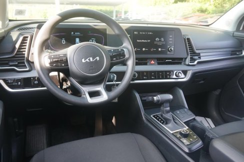 Used 2024 Kia Sportage LX image 2