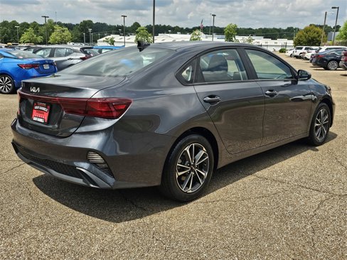 Used 2023 Kia Forte LXS image 4