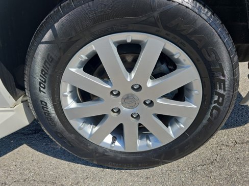 Used 2011 Chrysler Town & Country Touring-L w/ Driver Convenience Group image 10