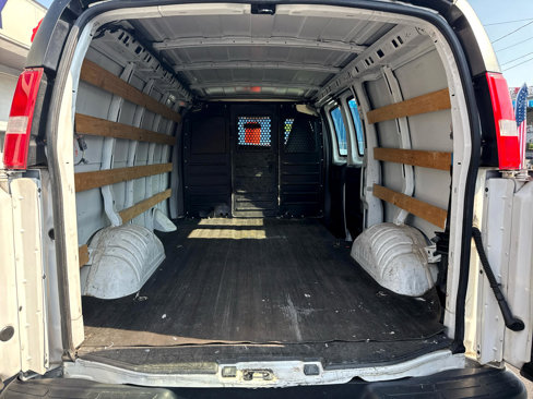 Used 2018 GMC Savana 2500 w/ Driver Convenience Package image 5
