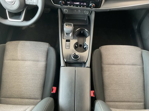 Used 2022 Nissan Rogue SV image 16