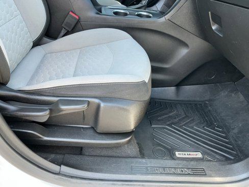 Used 2020 Chevrolet Equinox LT w/ Driver Convenience Package image 26