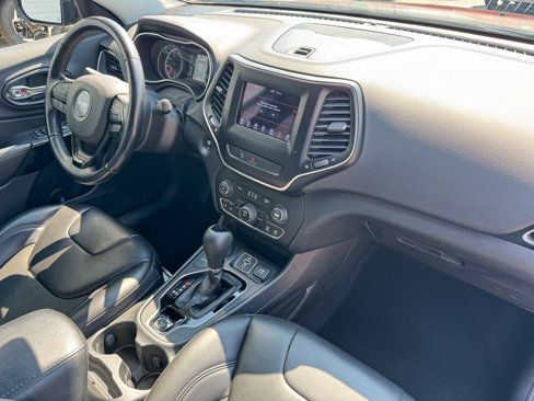 Used 2020 Jeep Cherokee Latitude Plus image 24
