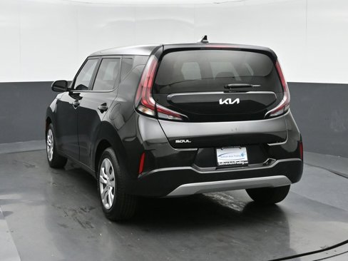 Used 2023 Kia Soul LX image 5
