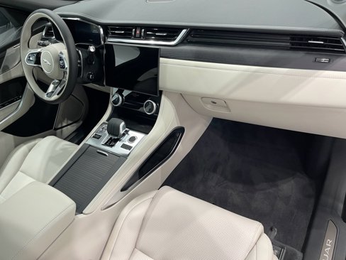 Used 2025 Jaguar F-PACE R-Dynamic S image 28