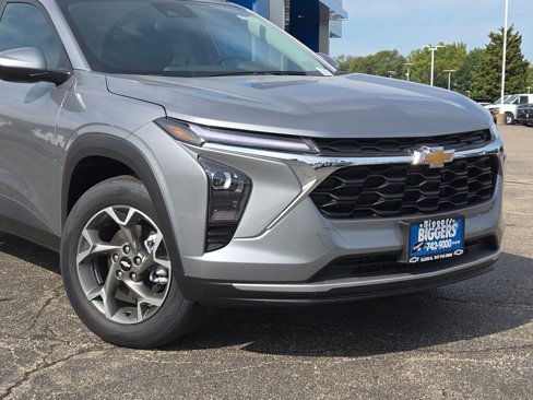 New 2025 Chevrolet Trax LT w/ Driver Confidence Package image 2