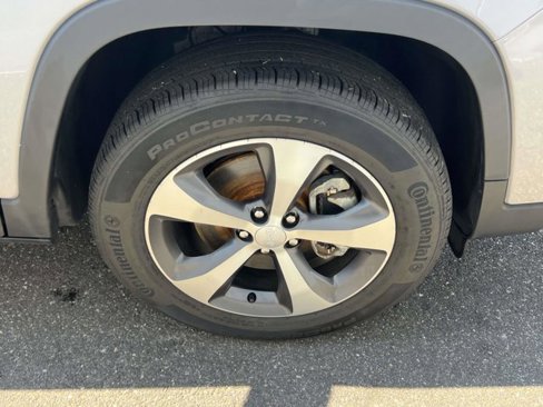 Certified 2021 Jeep Cherokee Limited image 6
