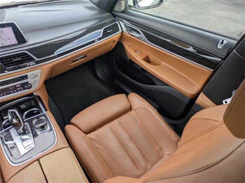 Used 2017 BMW 740i image 17