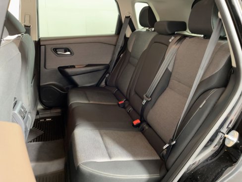 Used 2023 Nissan Rogue SV image 12