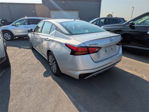 Used 2024 Nissan Altima 2.5 SV image 4