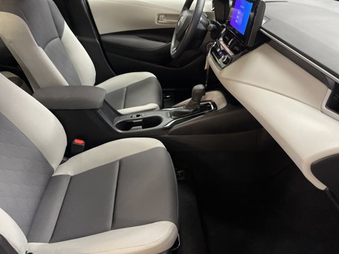 Used 2025 Toyota Corolla LE image 35