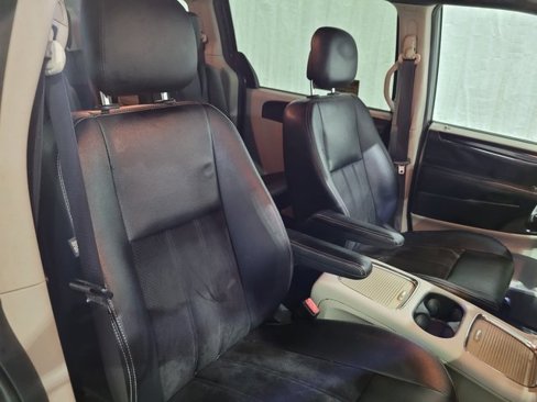 Used 2017 Dodge Grand Caravan SXT image 53