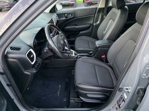 Used 2022 Hyundai Venue Limited image 15