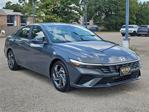 New 2025 Hyundai Elantra Sport image 3