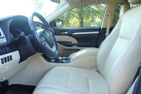 Used 2014 Toyota Highlander XLE image 12