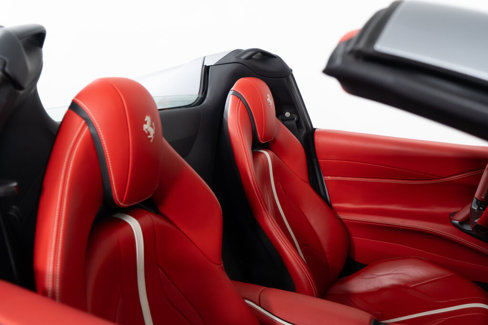 Used 2021 Ferrari 812 GTS image 30