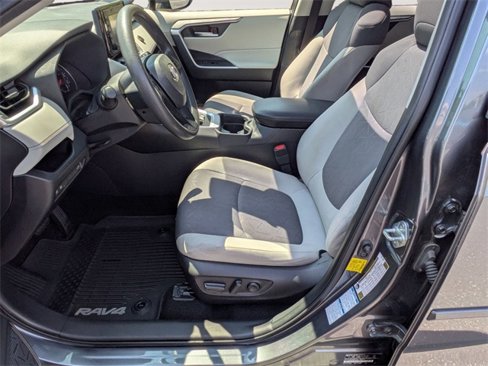 Used 2020 Toyota RAV4 XLE image 12
