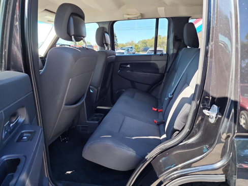 Used 2012 Jeep Liberty Sport image 11