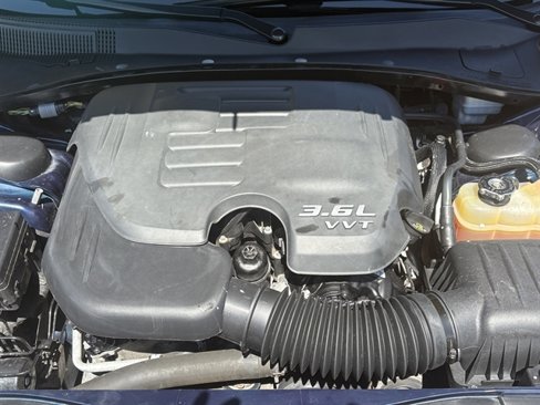 Used 2014 Chrysler 300 C w/ Beats Audio Group image 19