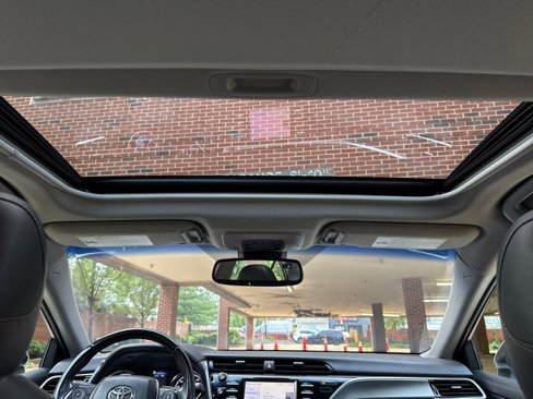 Used 2018 Toyota Camry SE w/ Moonroof Package image 28