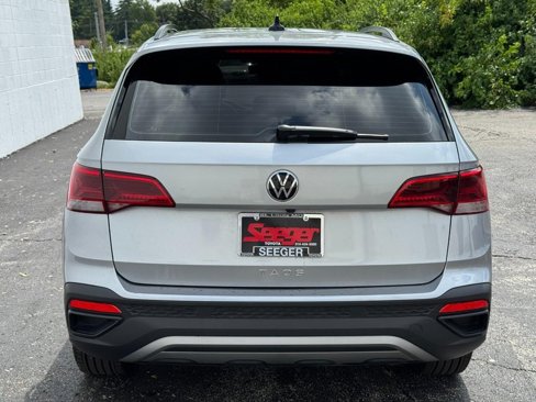 Used 2024 Volkswagen Taos S w/ MDO Package image 9