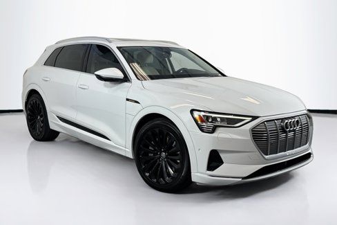 Used 2019 Audi e-tron Prestige w/ Prestige Package image 3