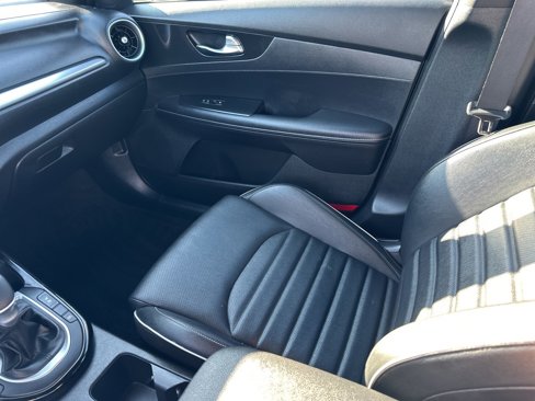 Used 2023 Kia Forte GT-Line w/ GT-Line Premium Package image 17