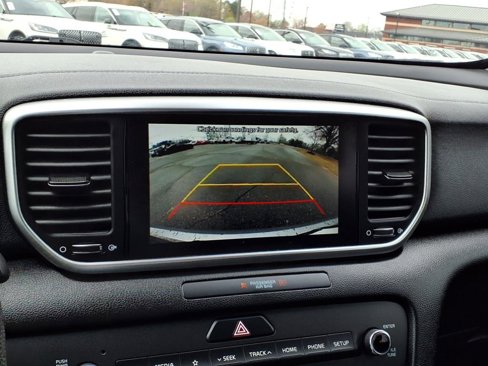 Used 2022 Kia Sportage LX image 9
