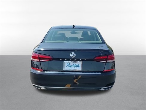 Used 2022 Volkswagen Passat 2.0T SE image 7