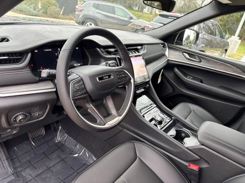 New 2025 Jeep Grand Cherokee L Limited image 10