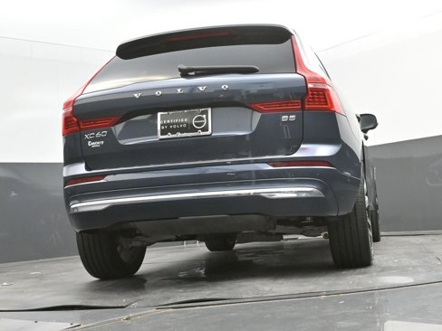 Certified 2023 Volvo XC60 B5 Ultimate w/ Climate Package image 28