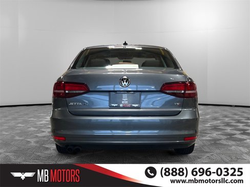 Used 2017 Volkswagen Jetta SE image 4