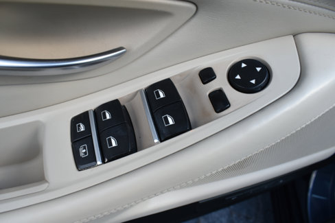 Used 2015 BMW 550i Sedan image 42