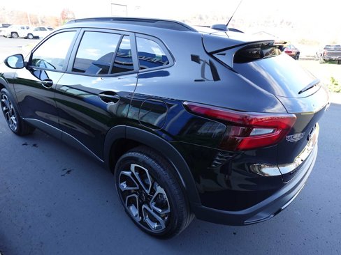 New 2025 Chevrolet Trax RS w/ Sunroof Package image 5