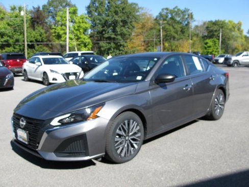 Used 2024 Nissan Altima 2.5 SV image 9