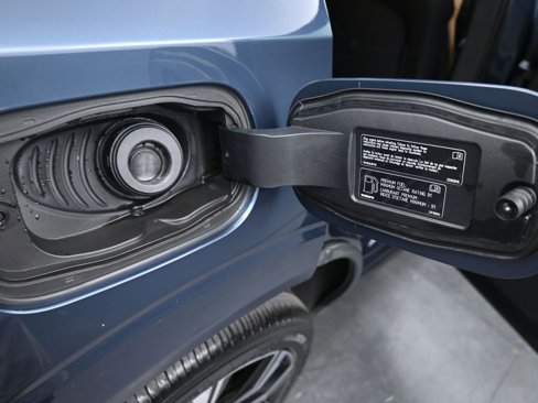 Certified 2023 Volvo XC60 B5 Ultimate w/ Climate Package image 18