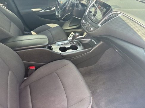 Used 2018 Chevrolet Malibu LT image 38