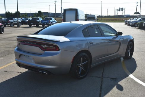 Used 2017 Dodge Charger SE w/ Popular Equipment Group image 5