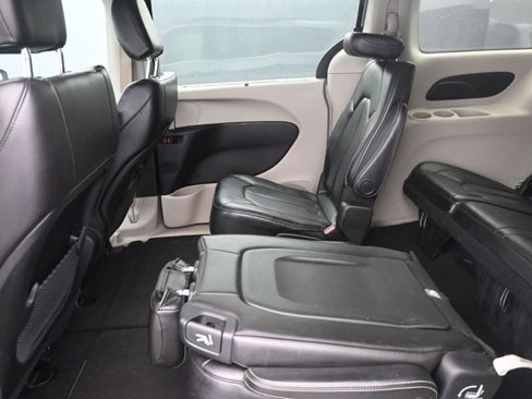 Used 2020 Chrysler Voyager Lxi image 22