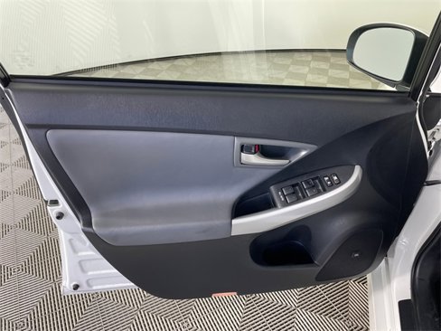 Used 2015 Toyota Prius Four image 9