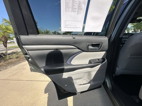 Used 2018 Toyota Highlander Limited image 24