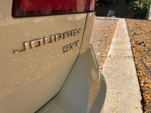 Used 2009 Dodge Journey SXT image 19
