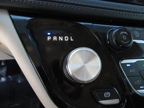 Used 2020 Chrysler Pacifica Limited image 22