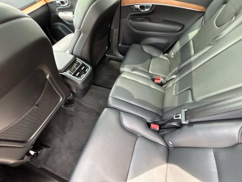 Used 2021 Volvo XC90 T6 Momentum w/ Climate Package image 12