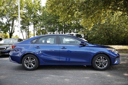 Used 2022 Kia Forte LXS image 3
