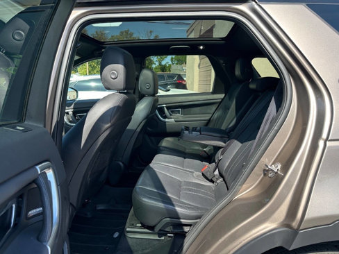 Used 2017 Land Rover Discovery Sport HSE image 11