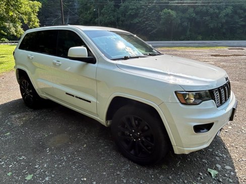 Used 2021 Jeep Grand Cherokee Laredo X image 8