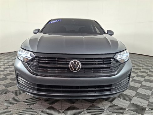 Used 2023 Volkswagen Jetta SE w/ Panoramic Sunroof Package image 5