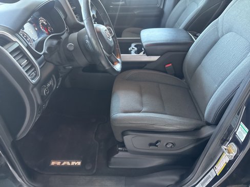 Used 2019 RAM 1500 4x4 Crew Cab image 7