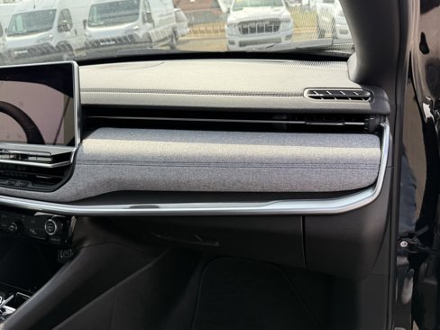 Used 2024 Jeep Compass Latitude image 33